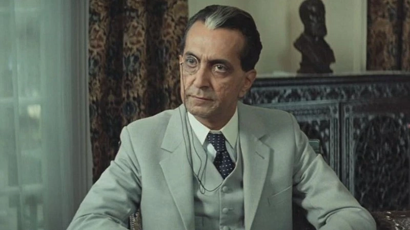 Alyque Padamsee as Jinnah